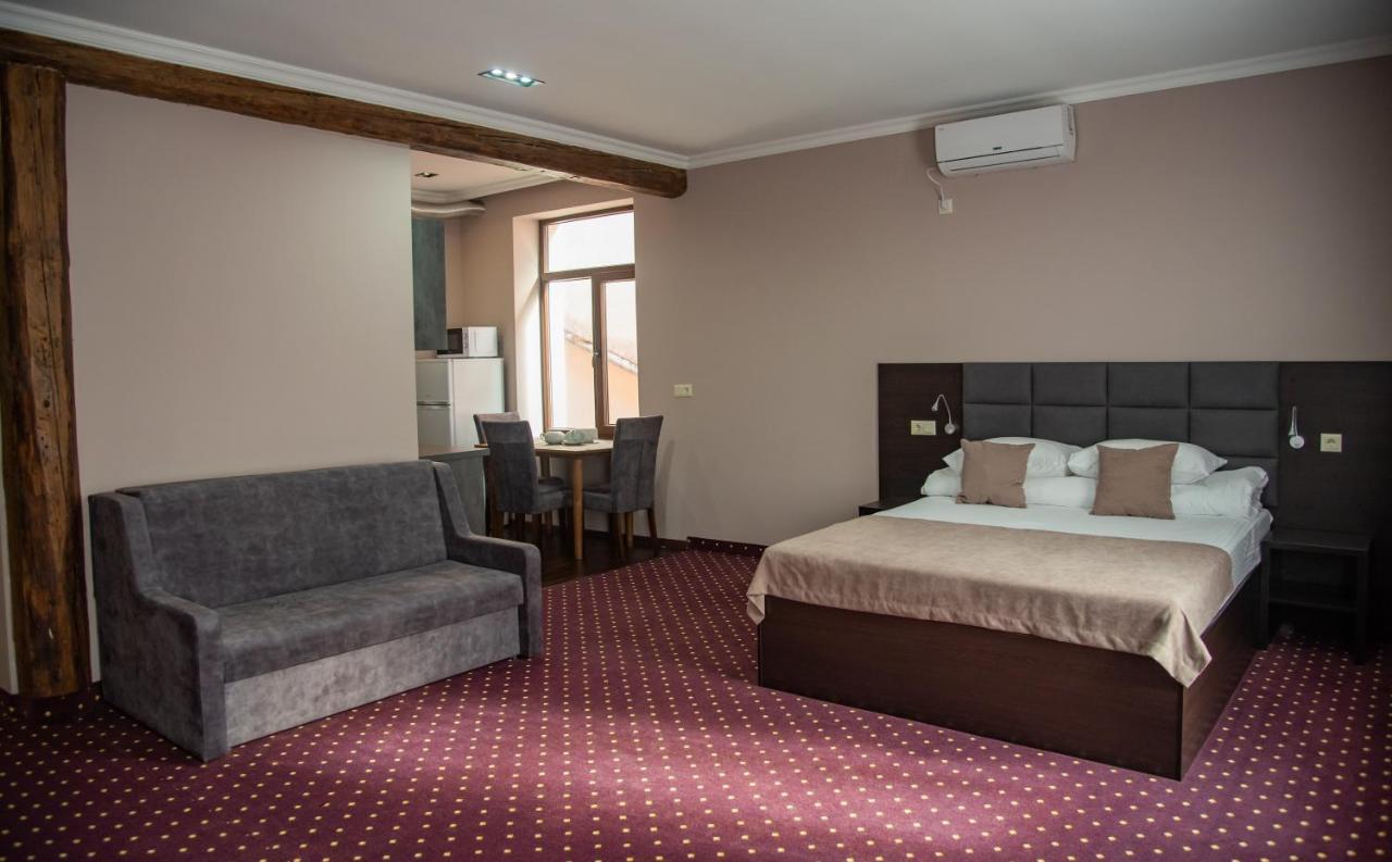 T&S Apart-Hotel Черновцы Экстерьер фото