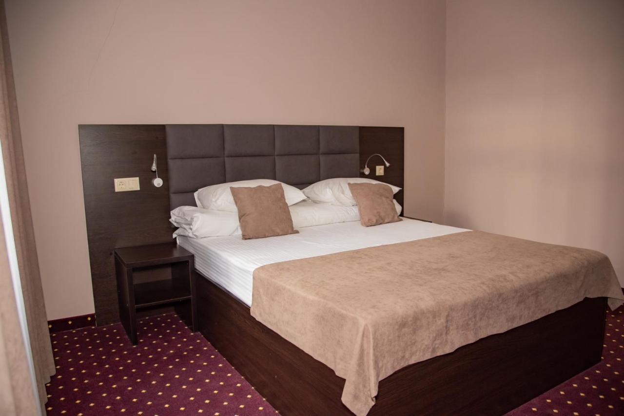 T&S Apart-Hotel Черновцы Экстерьер фото